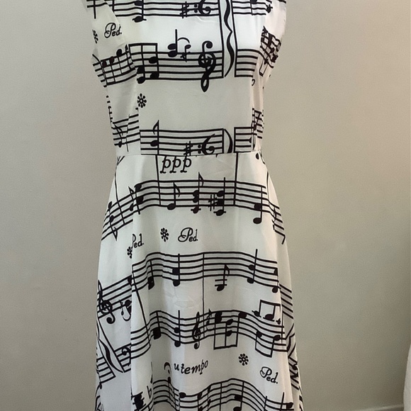 Dress White and Black Music Notes  Music Lovers - Picture 1 of 3